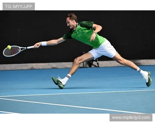 梅德韦杰夫强势晋级2023中网男单四强 确保半决赛席位